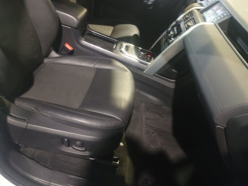Used 2019 Land Rover Discovery Sport SE AWD/4WD image 29