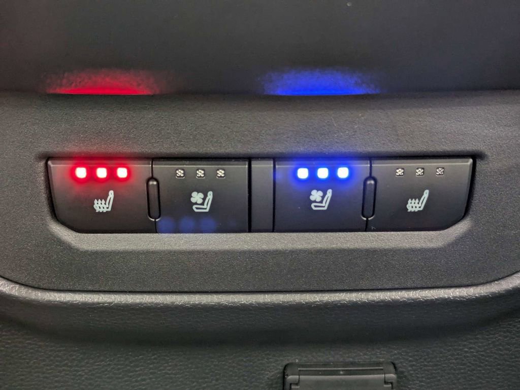 Used 2023 Toyota Tundra Platinum AWD/4WD image 15