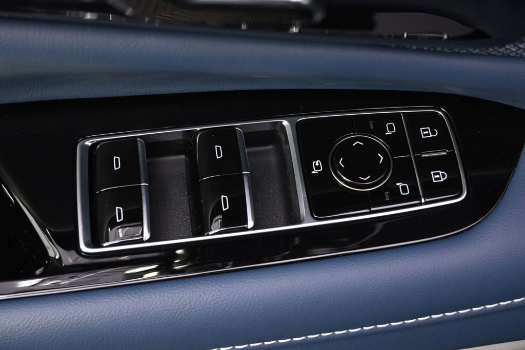 New 2026 Cadillac Optiq Luxury 2 image 23