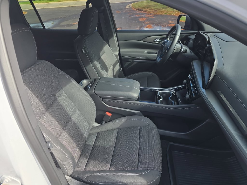 Used 2025 Chevrolet Traverse LT w/ LPO, Floor Liner Package AWD/4WD image 11