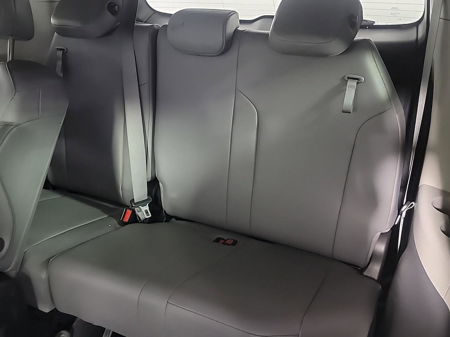 Used 2022 Toyota Sienna XLE w/ XLE Plus Package image 18