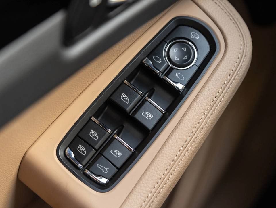 Certified 2026 Porsche Macan image 19