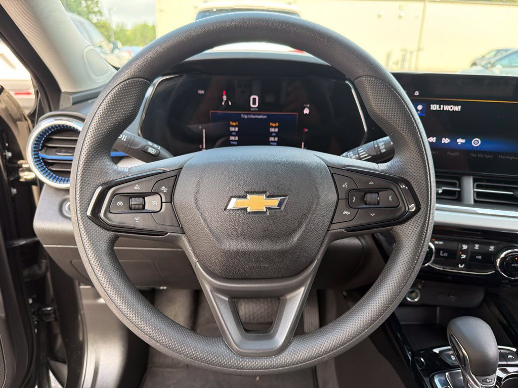 Used 2025 Chevrolet Trax LT FWD image 15