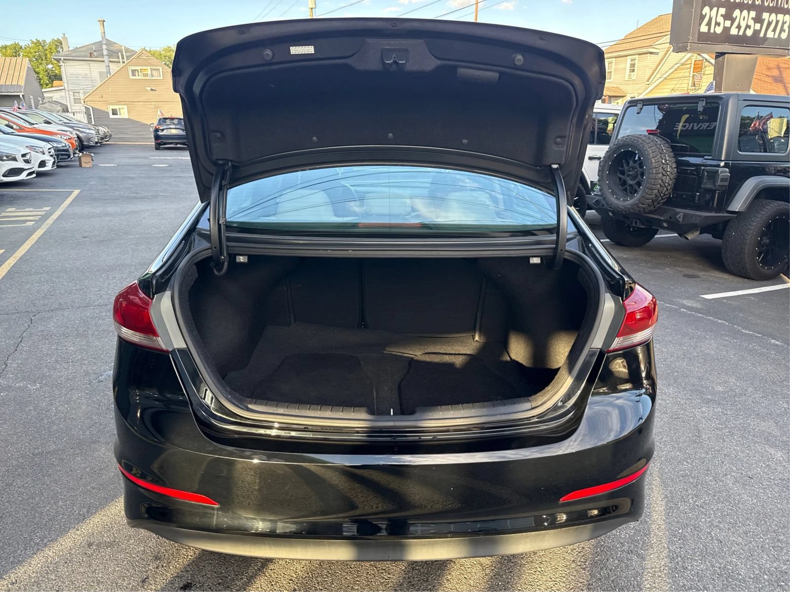 Used 2017 Hyundai Elantra SE FWD image 13
