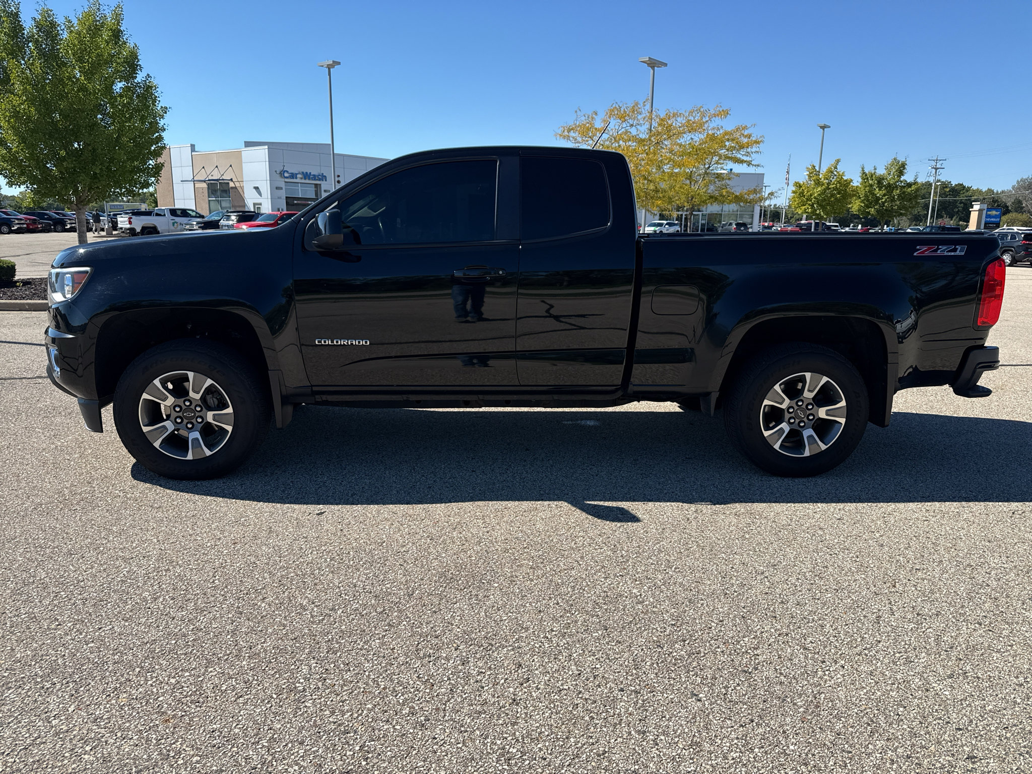 Used 2015 Chevrolet Colorado Z71 AWD/4WD image 2