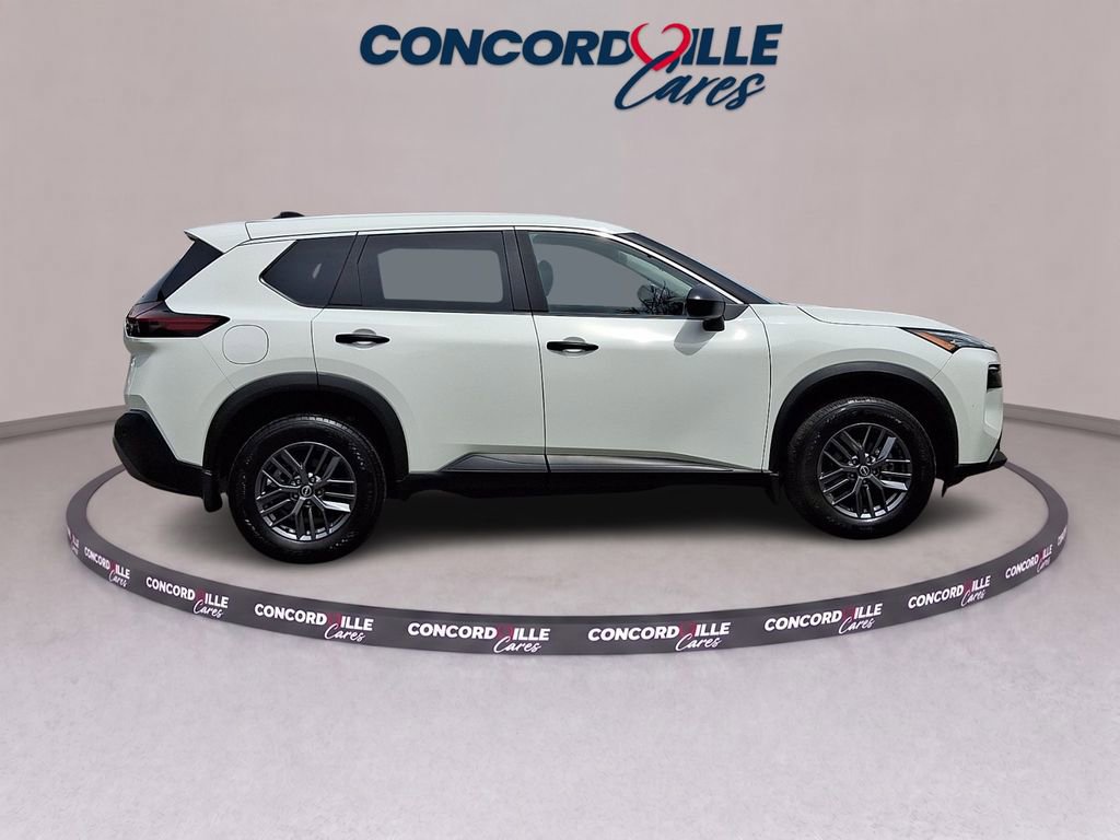 Used 2023 Nissan Rogue S AWD/4WD image 7