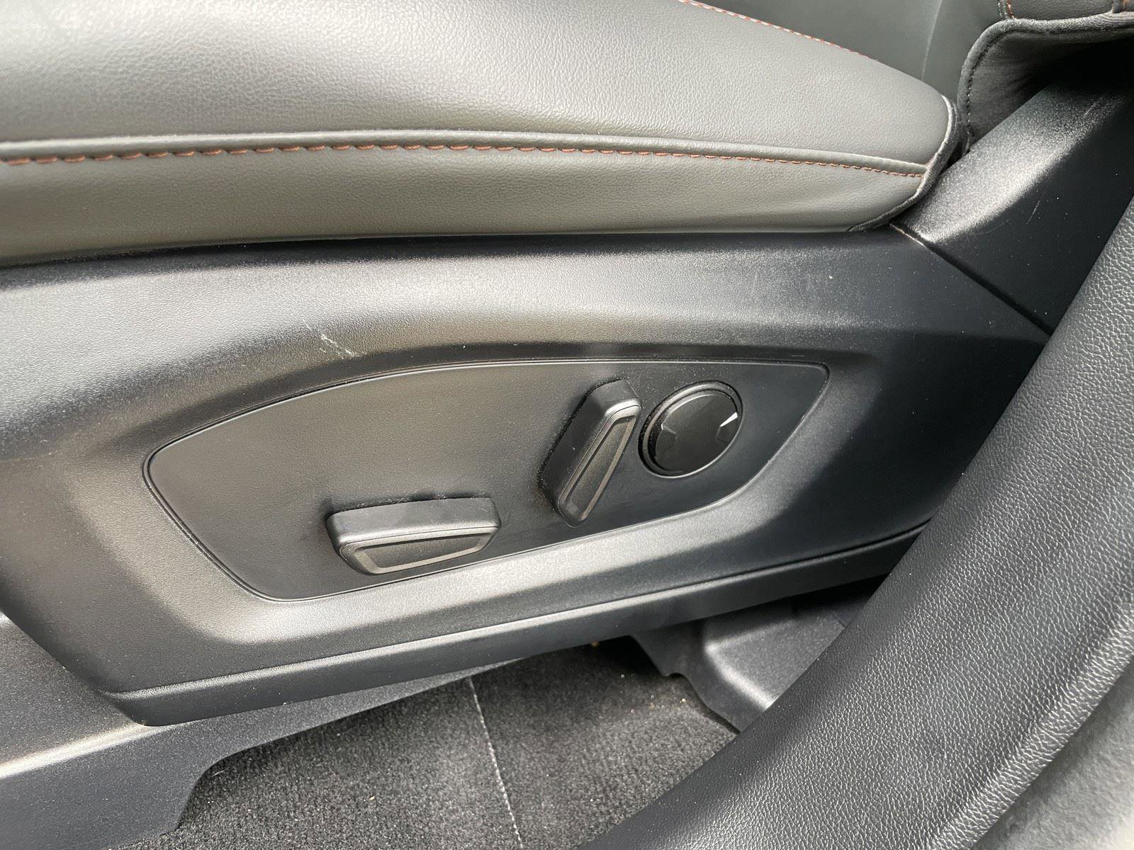 Used 2025 Ford Explorer Active w/ Active Comfort Package image 12