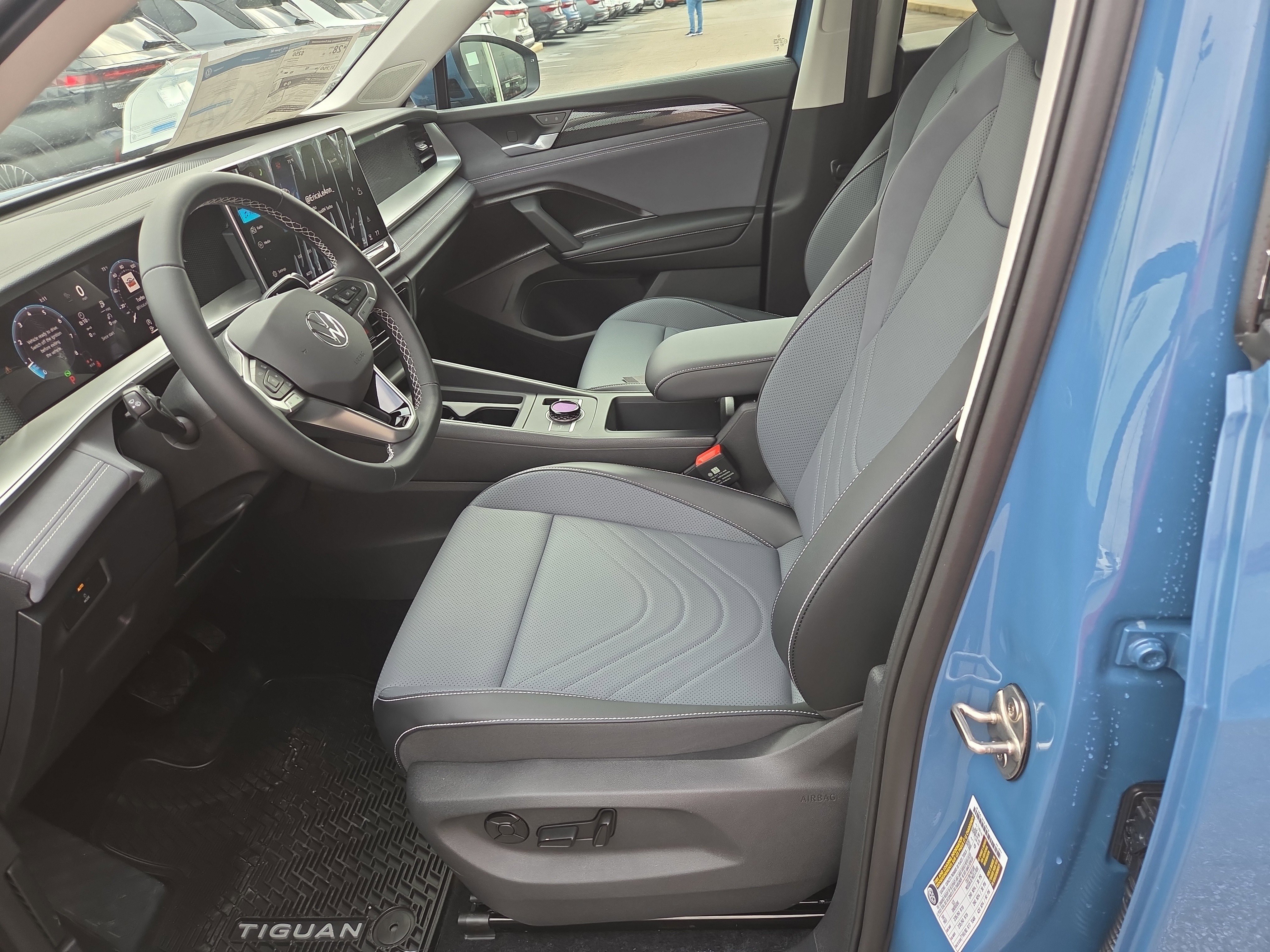 New 2026 Volkswagen Tiguan SE image 4