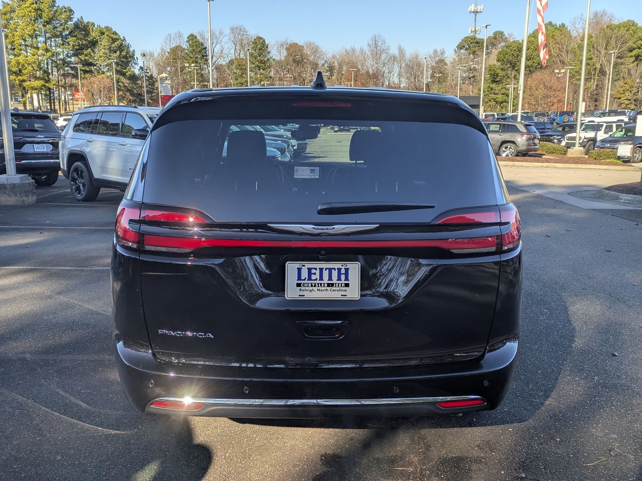 New 2026 Chrysler Pacifica Select image 6