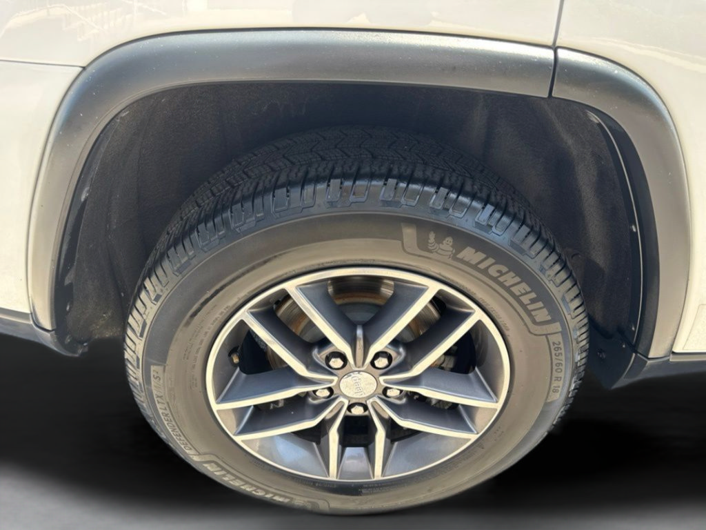 Used 2018 Jeep Grand Cherokee Laredo RWD image 37
