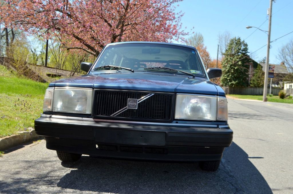 Used 1992 Volvo 240 Wagon RWD image 3