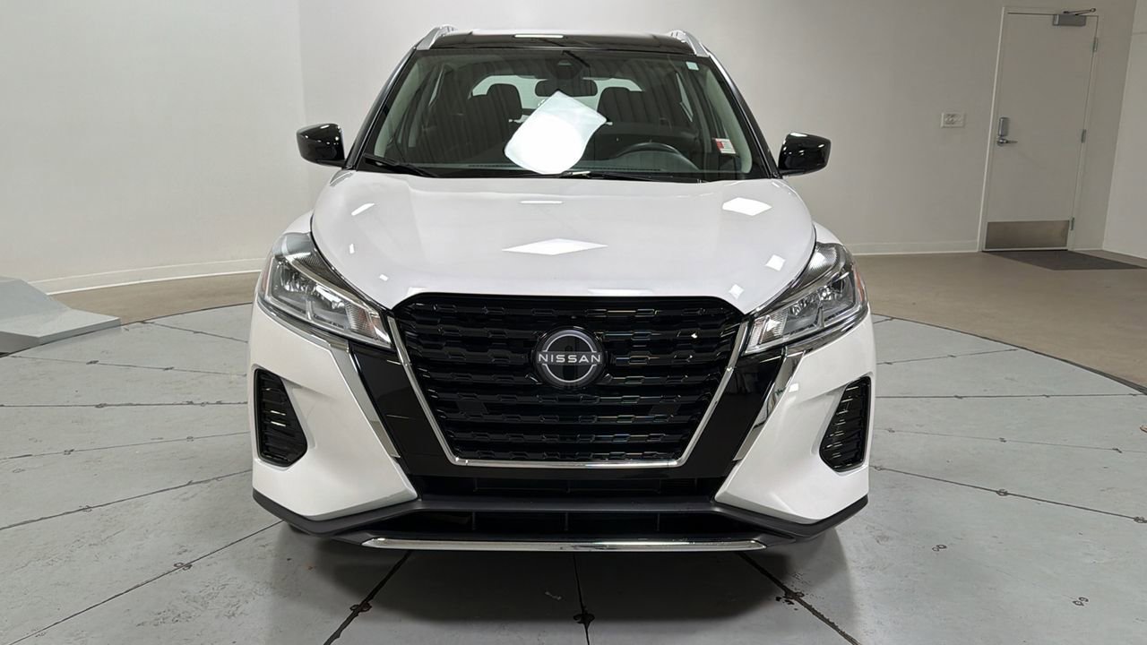 Used 2024 Nissan Kicks SV image 2