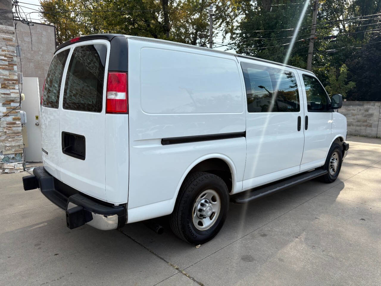 Used 2018 Chevrolet Express 2500 w/ Driver Convenience Package image 7