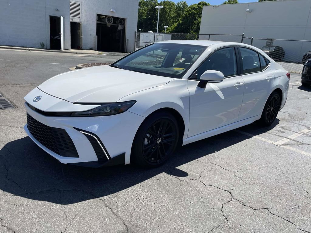 Used 2025 Toyota Camry SE w/ Convenience Package FWD image 10
