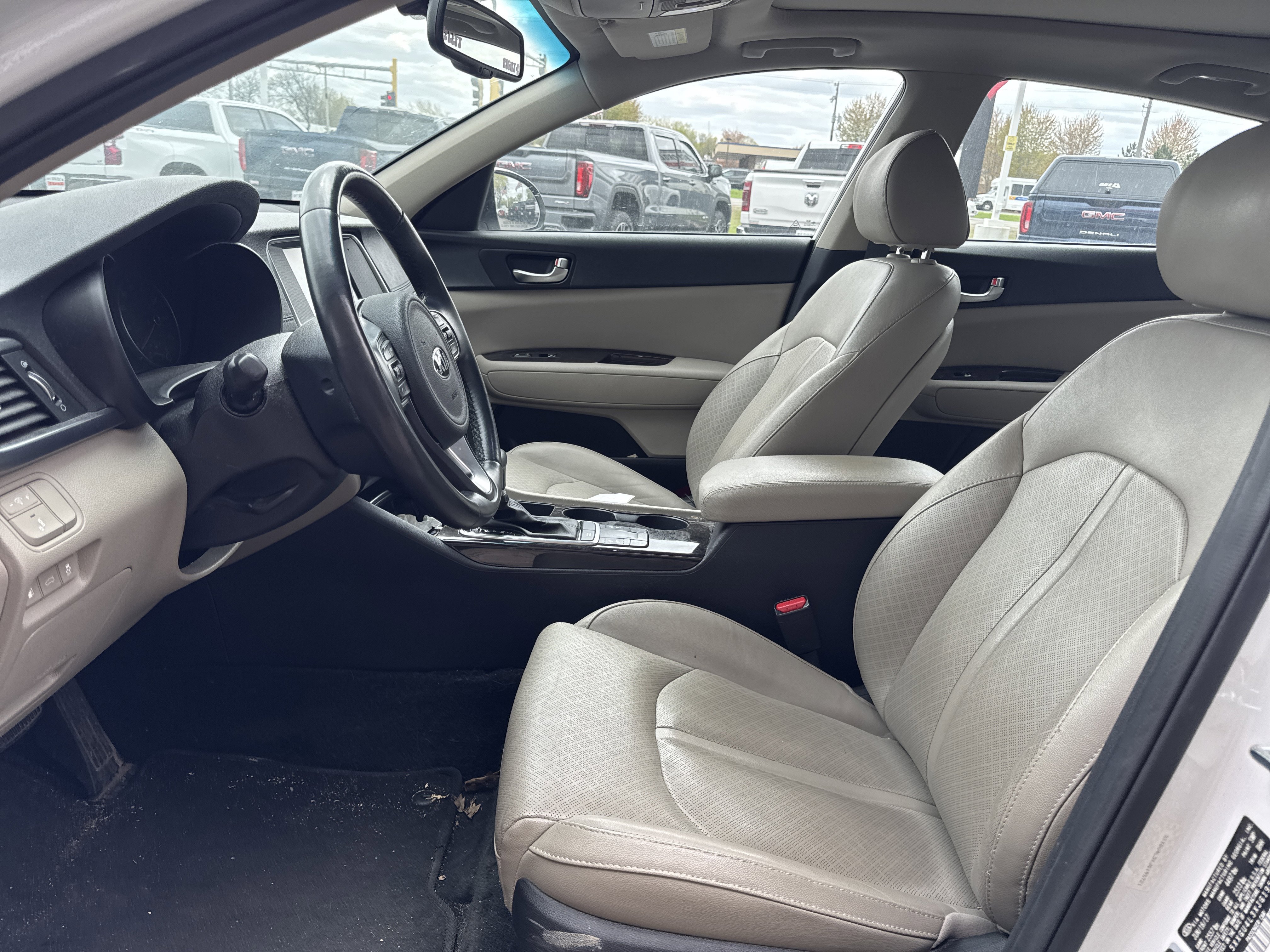 Used 2018 Kia Optima EX w/ Premium Package FWD image 4