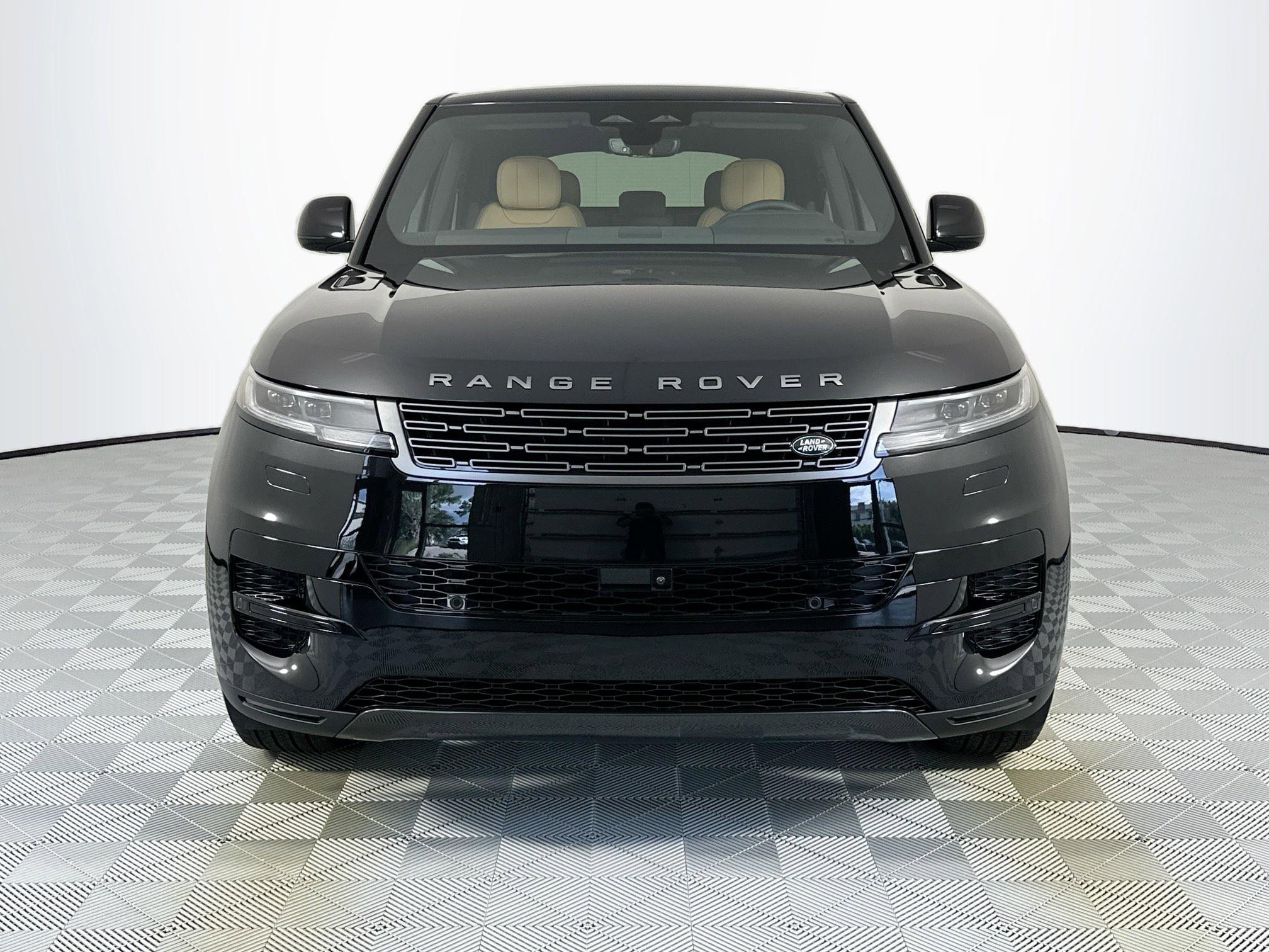 Used 2025 Land Rover Range Rover Sport SE image 2