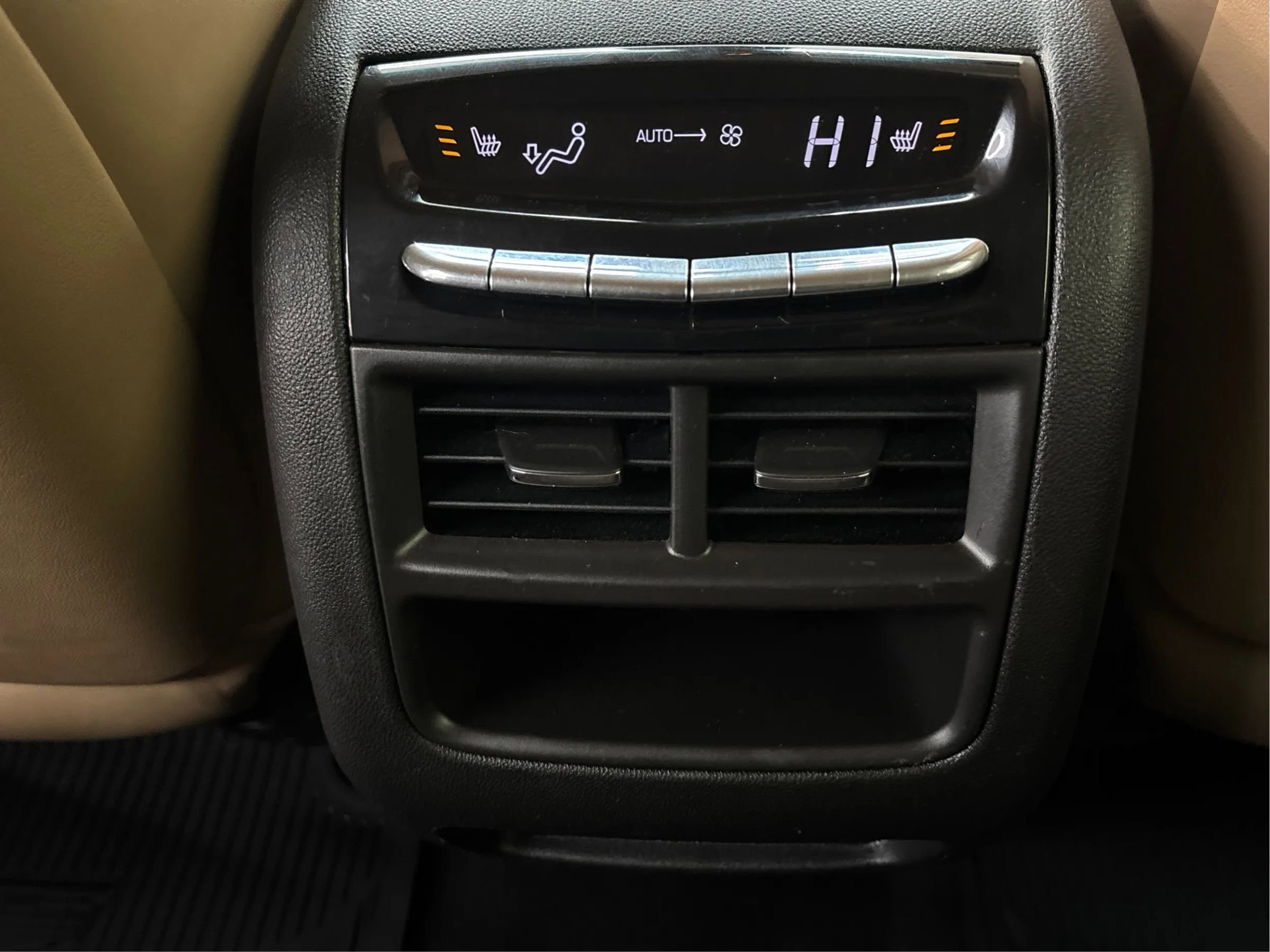 Used 2018 Cadillac XT5 Platinum w/ Driver Assist Package image 29