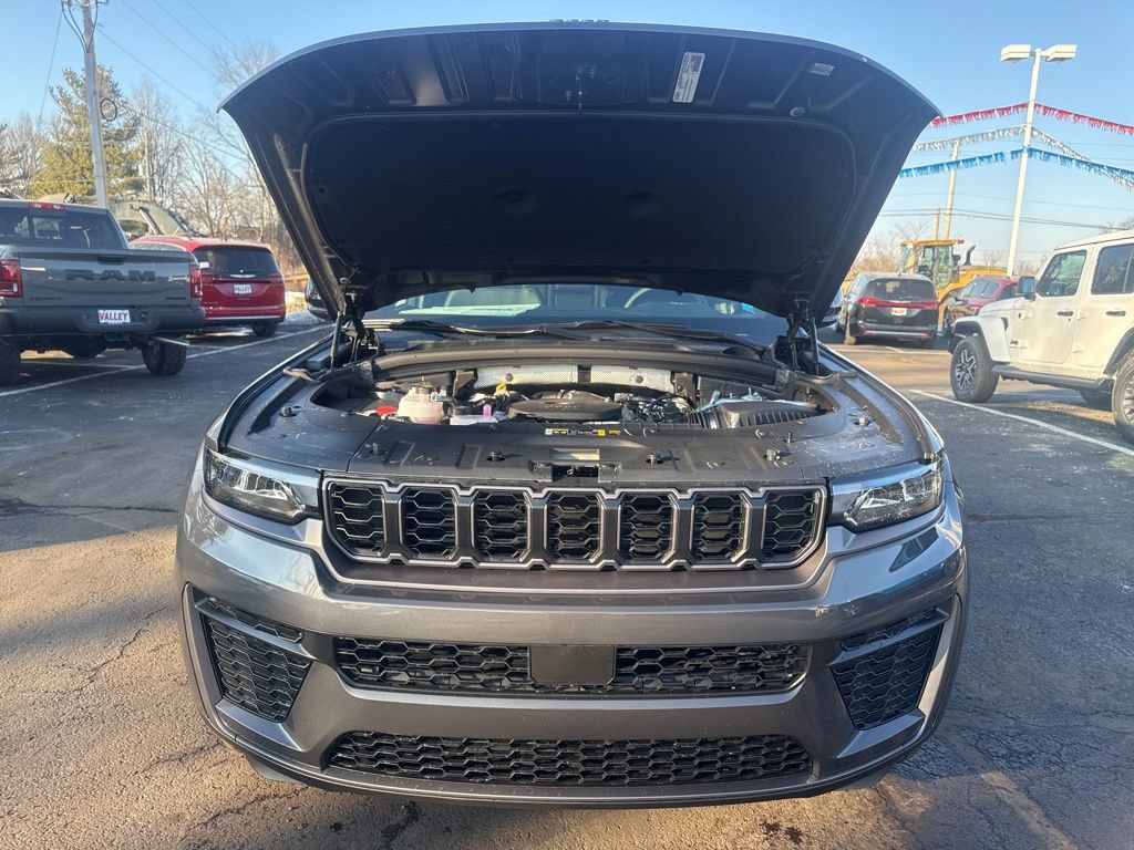 New 2026 Jeep Grand Cherokee Altitude AWD/4WD image 10