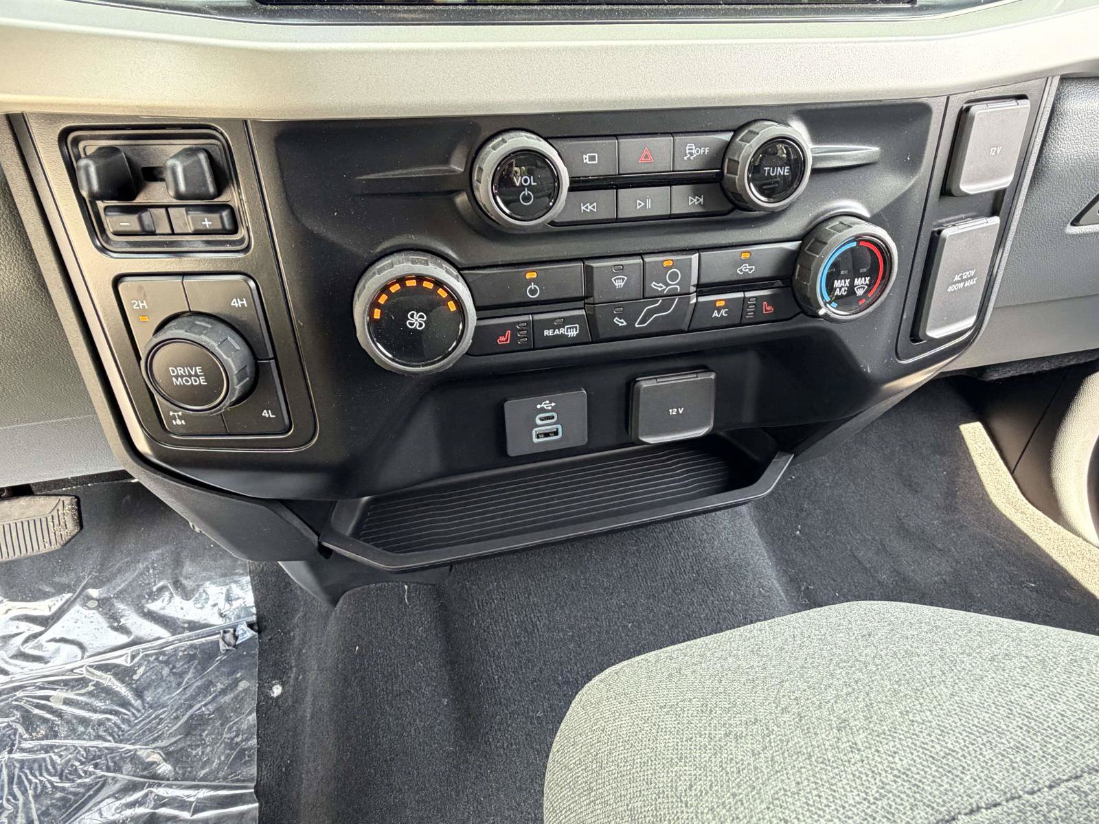 New 2026 Ford F350 XLT w/ XLT Premium Package AWD/4WD image 10