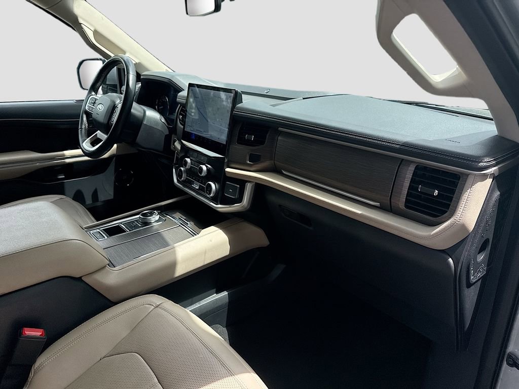 Used 2024 Ford Expedition Limited image 32