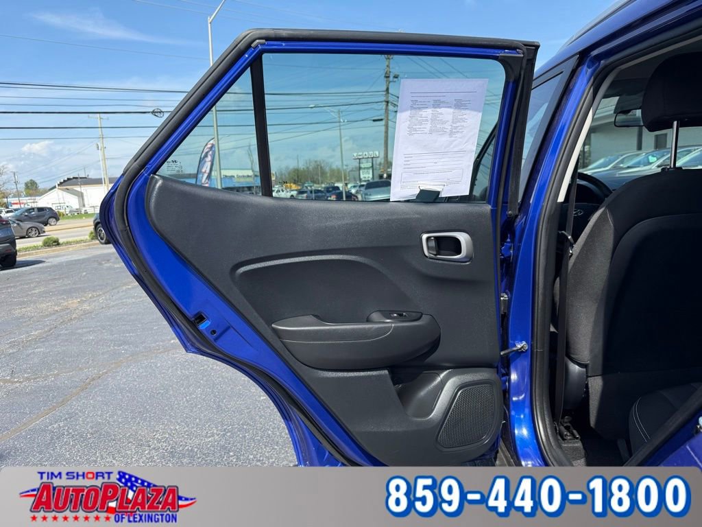 Used 2024 Hyundai Venue SEL FWD image 14