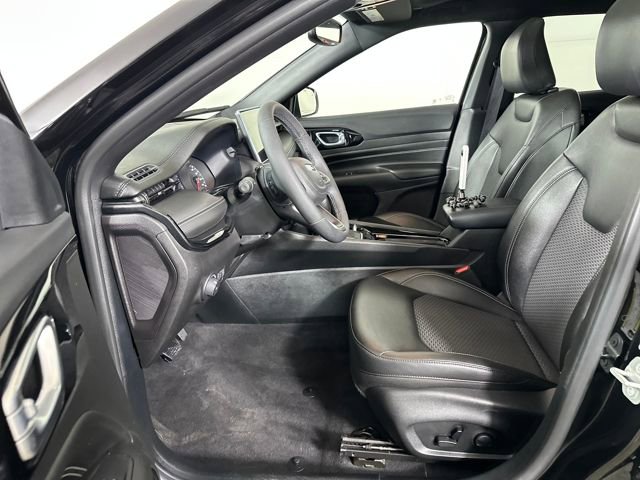 Used 2024 Jeep Compass Latitude w/ Sun and Sound Group image 11