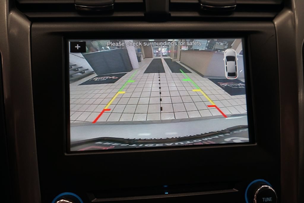 Used 2018 Ford Fusion SE w/ Fusion SE Technology Package FWD image 8