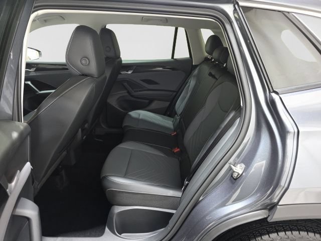 Certified 2025 Volkswagen Tiguan SE AWD/4WD image 27