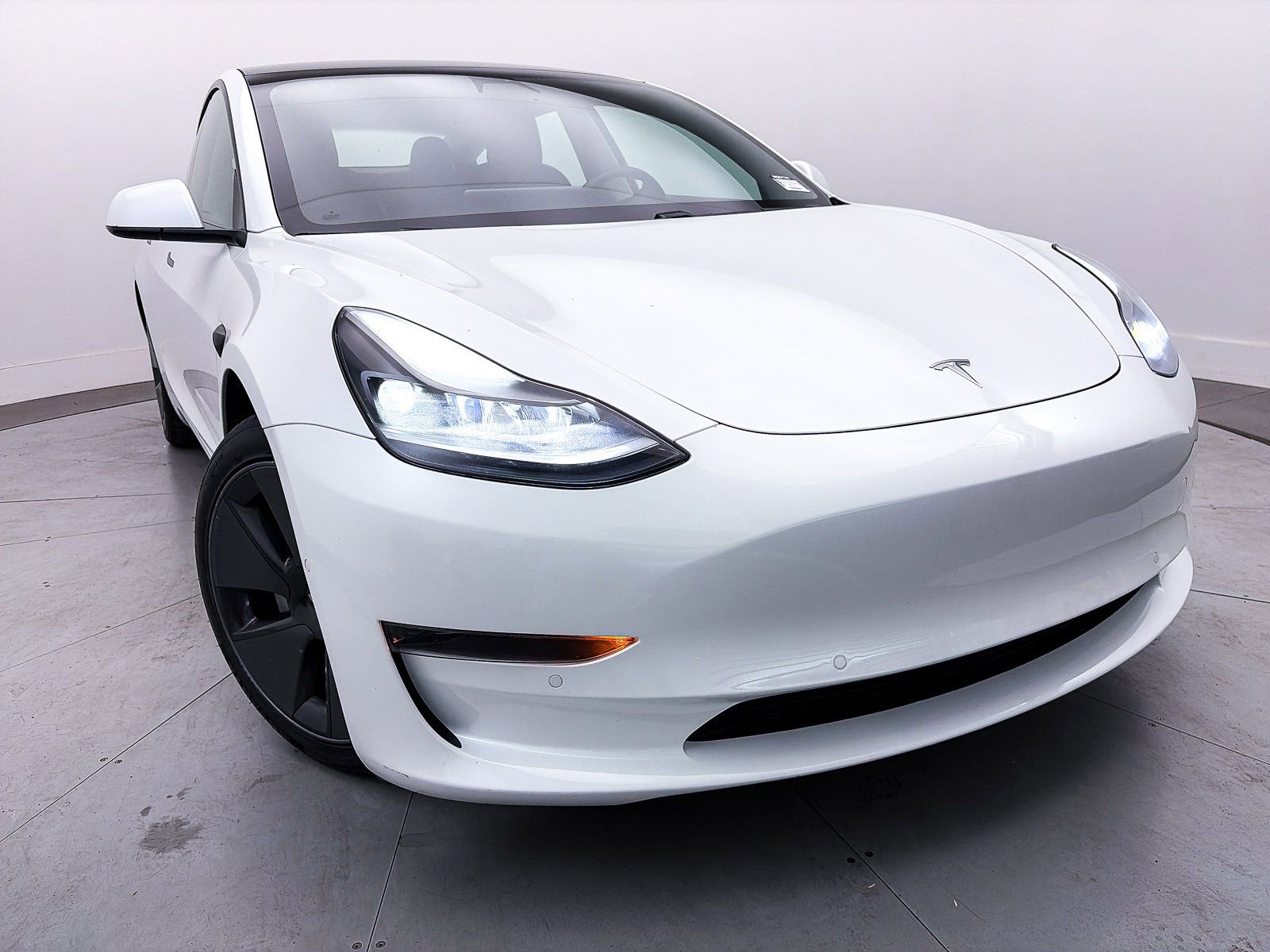Used 2021 Tesla Model 3 Standard Range Plus image 3