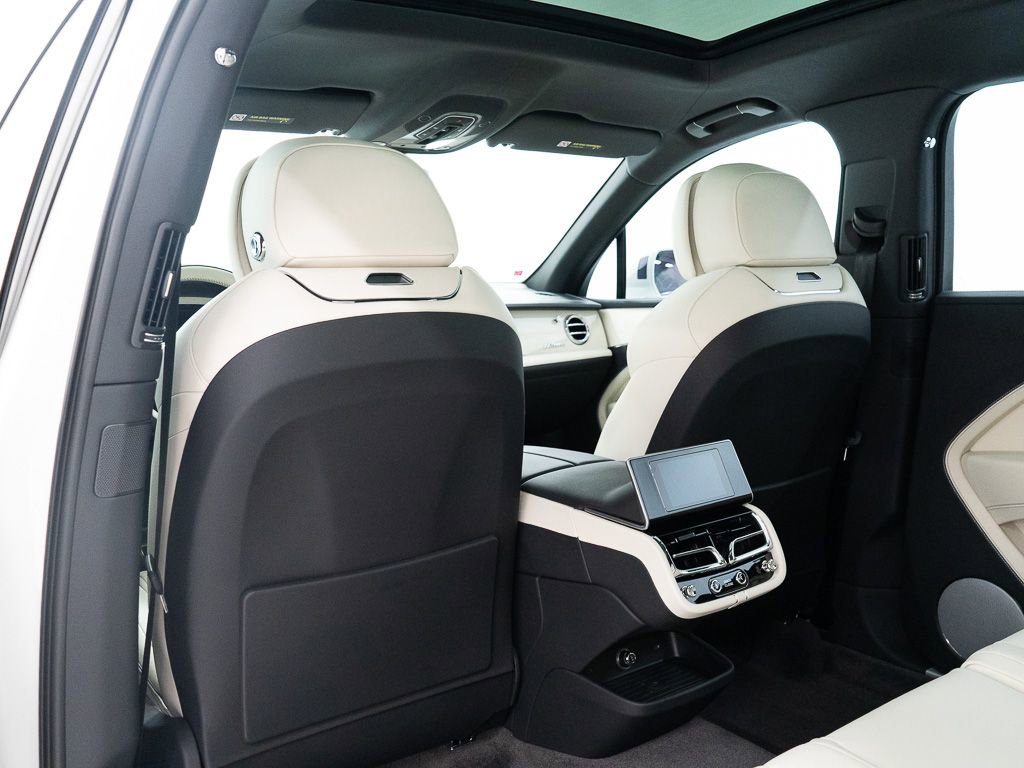 Certified 2024 Bentley Bentayga Extended Wheelbase AWD/4WD image 23