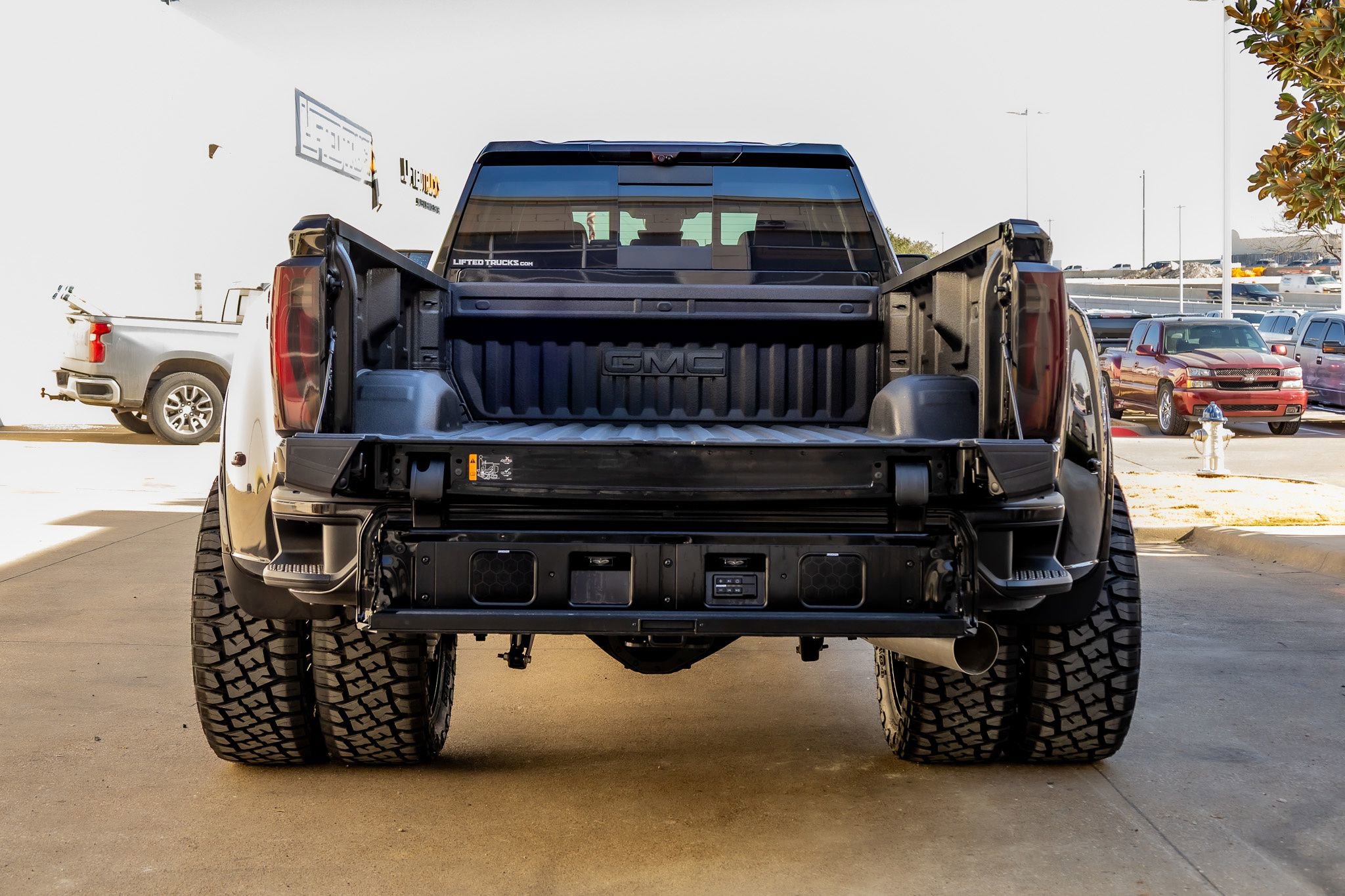 Used 2026 GMC Sierra 3500 Denali Ultimate image 9