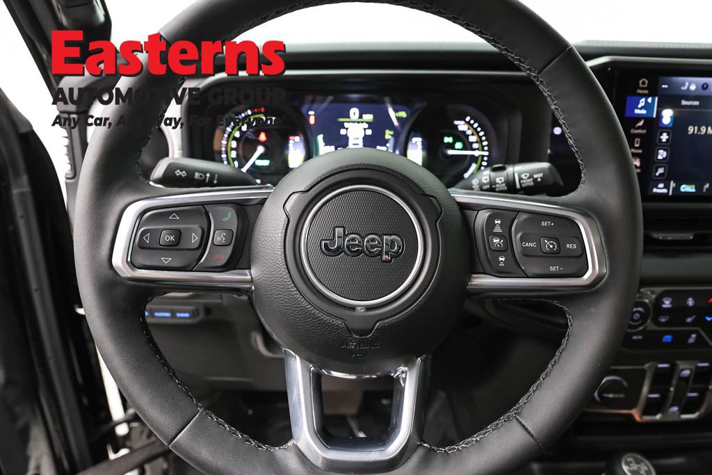 Used 2025 Jeep Wrangler Unlimited Sahara AWD/4WD image 10