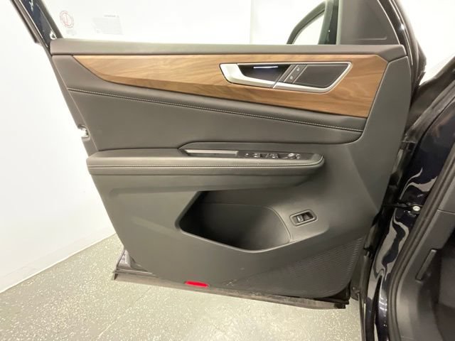 Used 2025 Volkswagen Atlas SE FWD image 9
