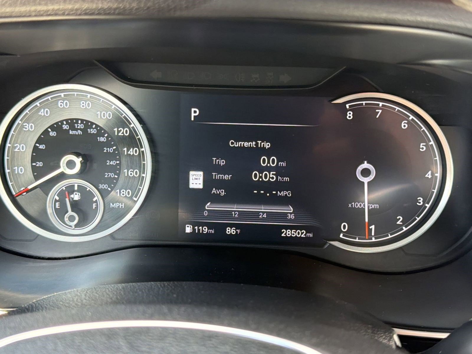 Used 2025 Genesis G70 2.5T image 17