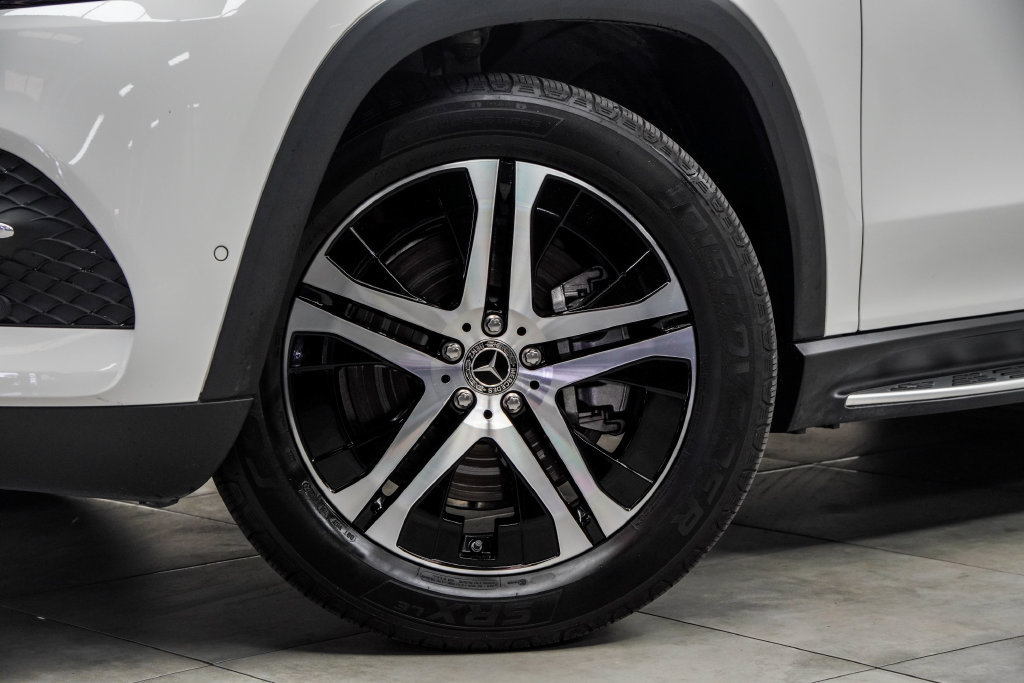 Used 2023 Mercedes-Benz GLS 450 4MATIC image 4