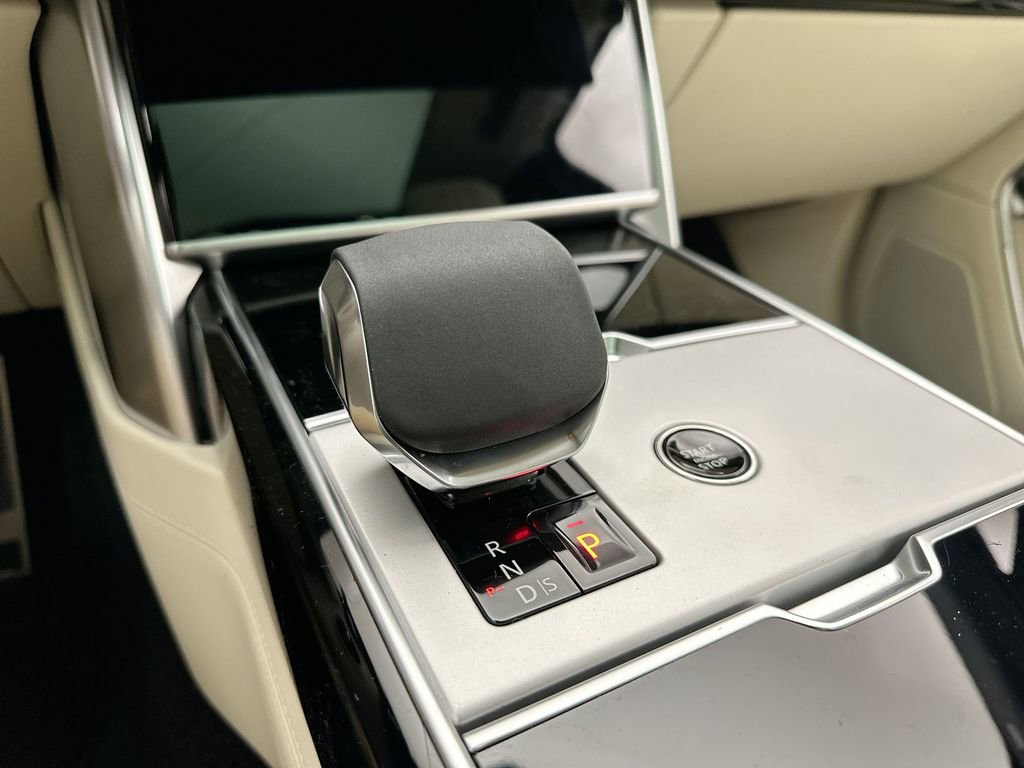 New 2026 Land Rover Range Rover SE image 24
