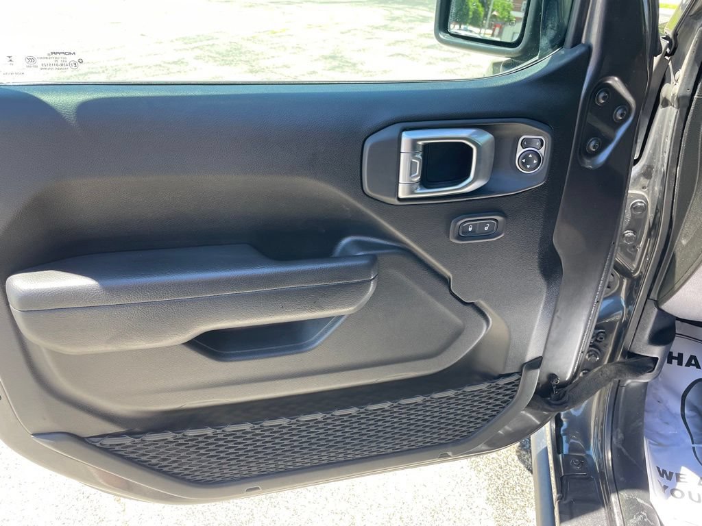 Used 2023 Jeep Gladiator Rubicon w/ LED Lighting Group AWD/4WD image 9