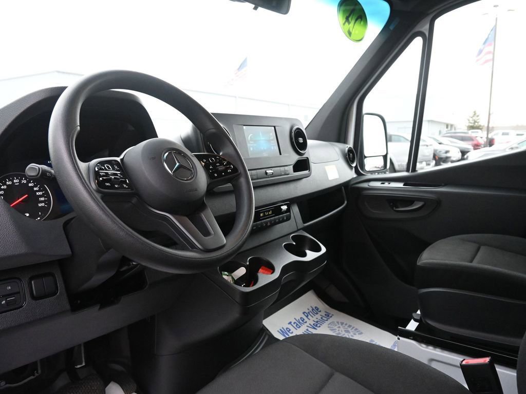 Used 2024 Mercedes-Benz Sprinter 2500 image 22