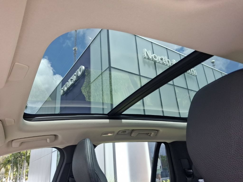 Certified 2023 Volvo XC90 B6 Plus AWD/4WD image 6