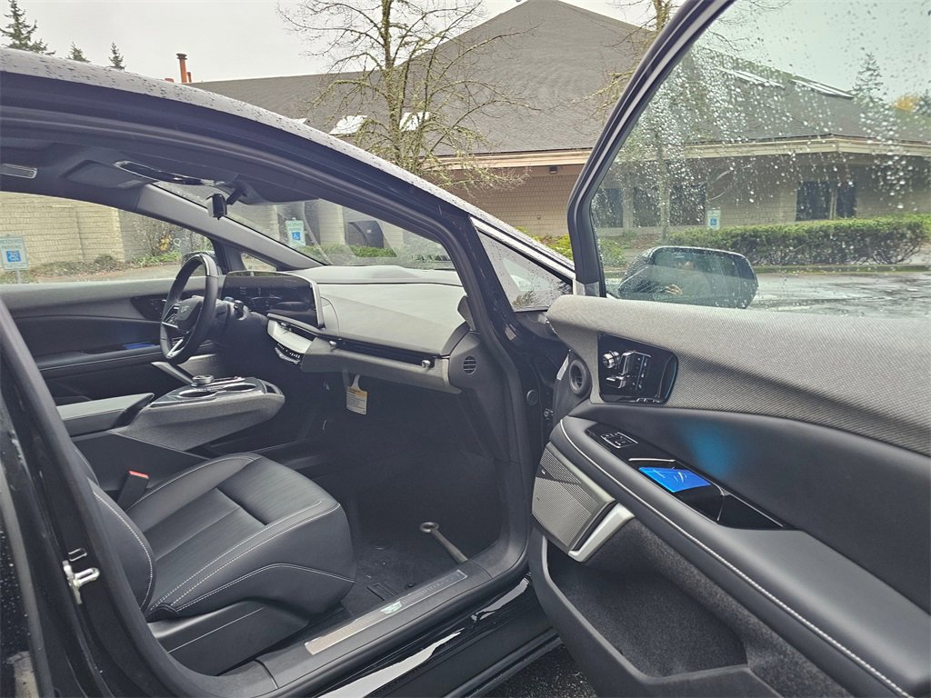 New 2026 Cadillac Optiq Luxury 2 image 10