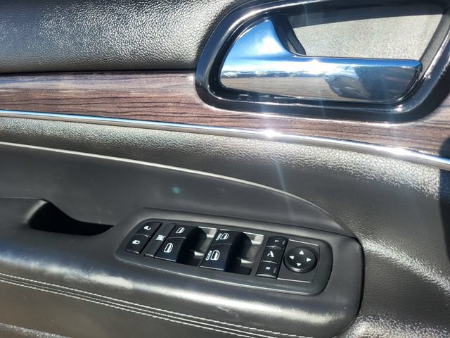 Used 2021 Jeep Grand Cherokee Overland AWD/4WD image 13