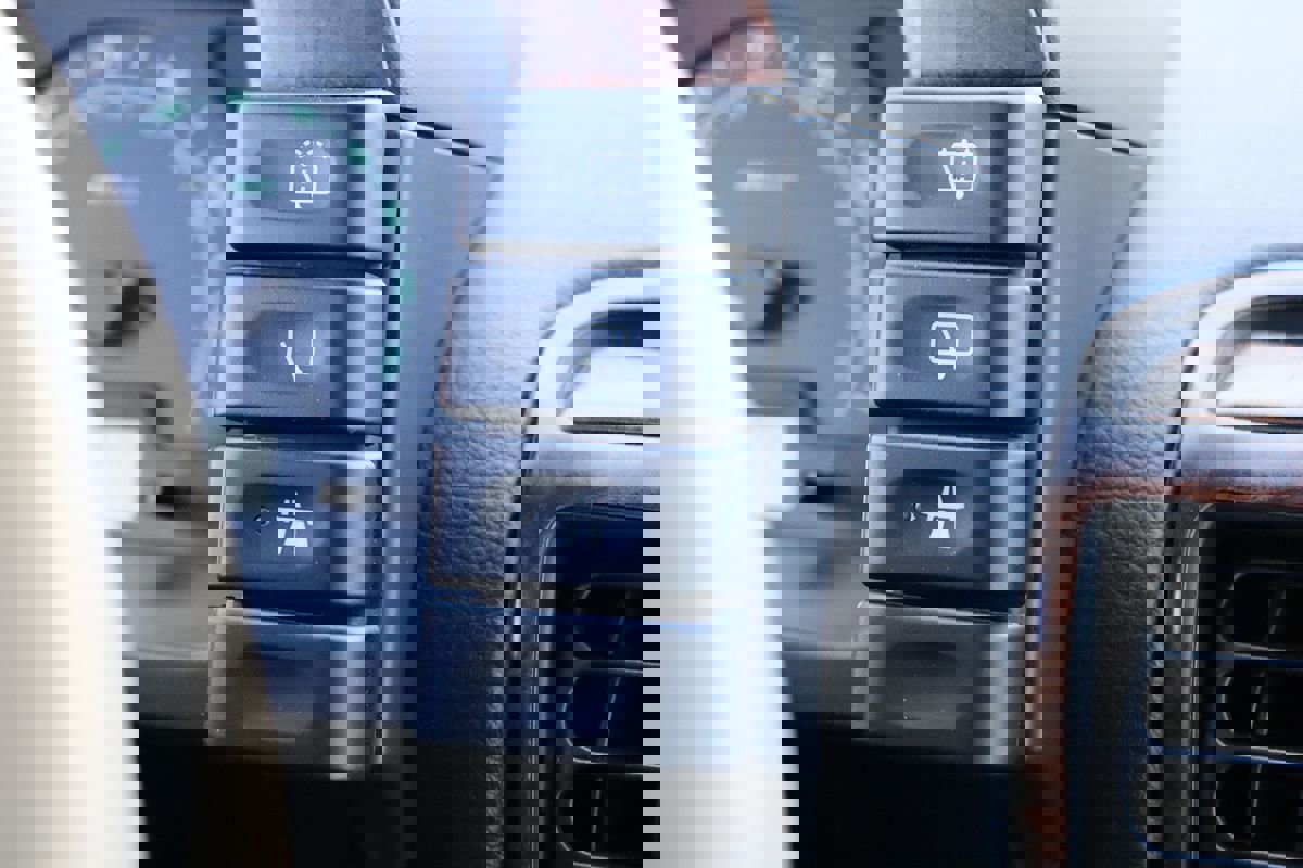 Used 2004 Land Rover Discovery SE image 25