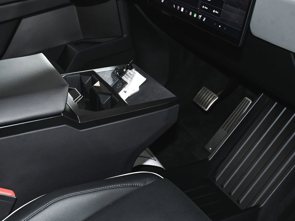 Used 2025 Tesla Cybertruck AWD Crew Cab image 54