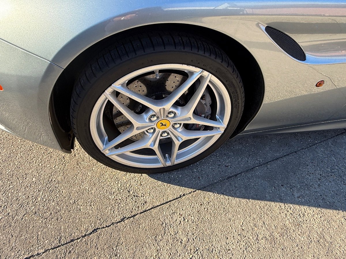 Used 2016 Ferrari California T RWD image 9