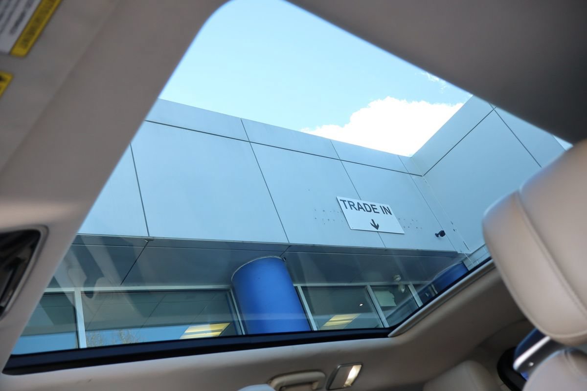 Used 2018 Land Rover Range Rover Sport SE AWD/4WD image 24