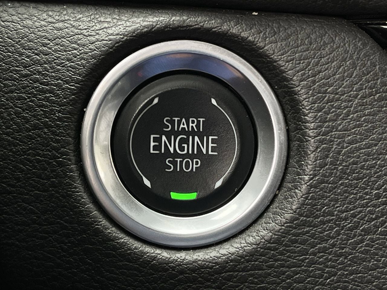 Used 2025 Cadillac XT4 Sport FWD image 21