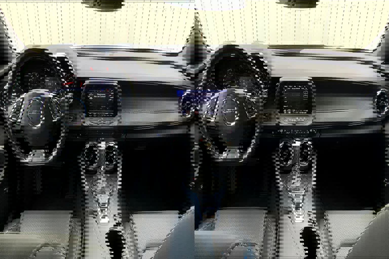 Used 2020 Chevrolet Camaro LT w/ Technology Package RWD image 16