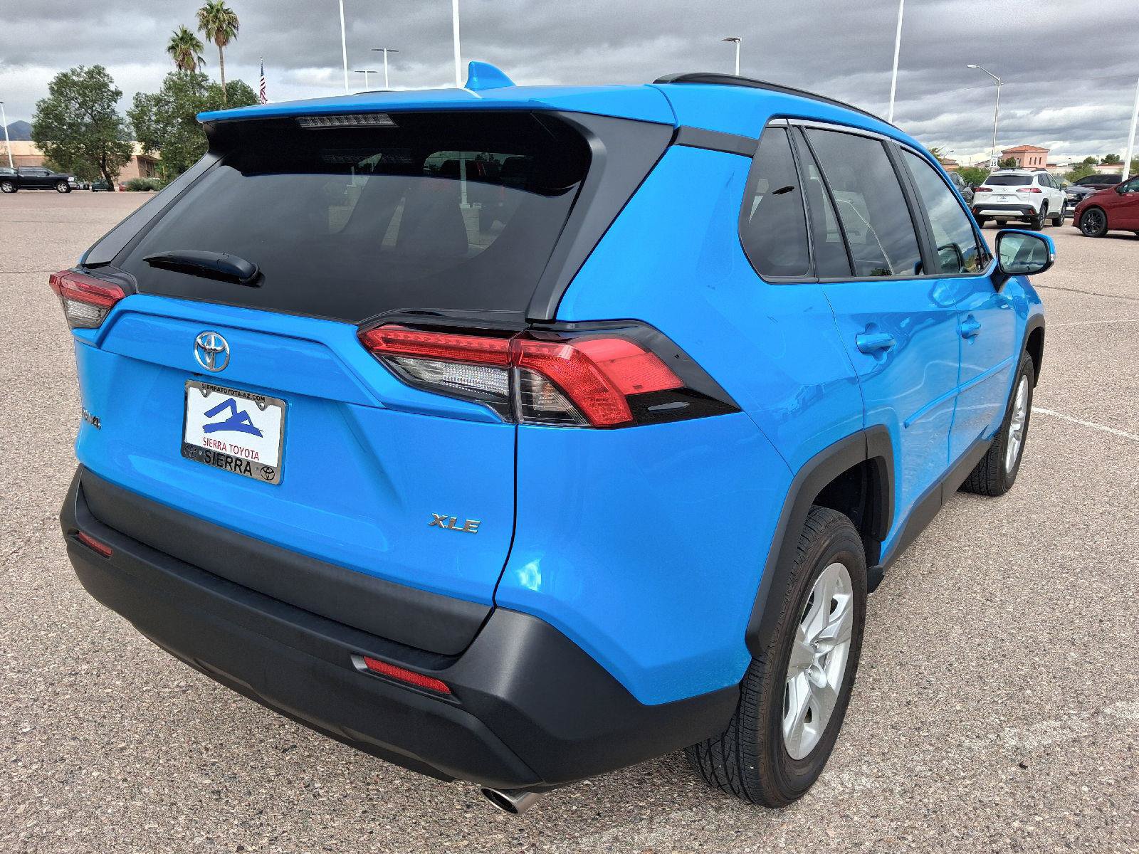 Used 2020 Toyota RAV4 XLE w/ Convenience Package FWD image 5