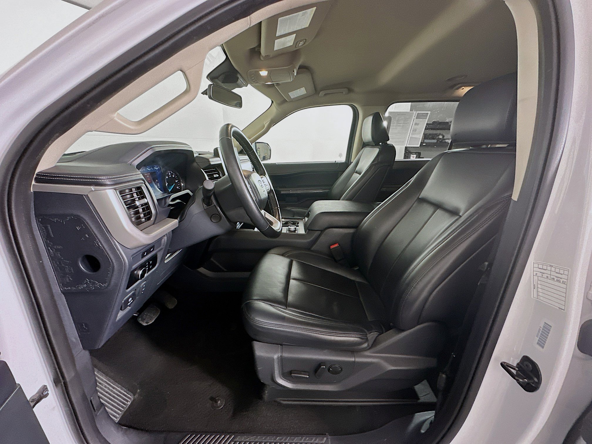 Used 2024 Ford Expedition XLT image 13