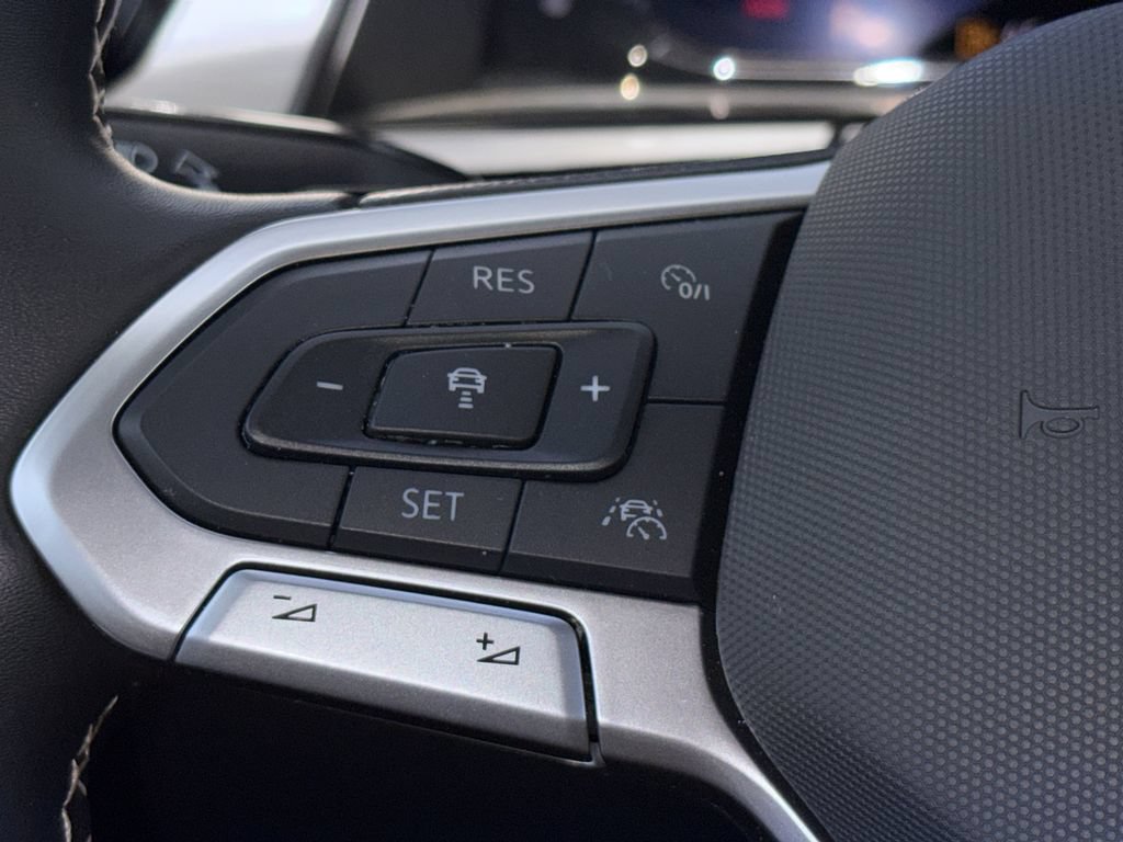 Certified 2024 Volkswagen Atlas Cross Sport SE FWD image 23